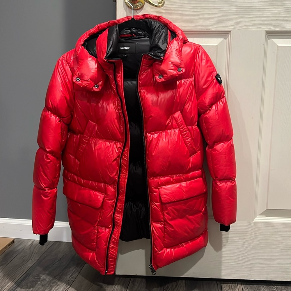 Mackage 

KENNIE Lustrous light down parka with hood for kids (8-14 years)